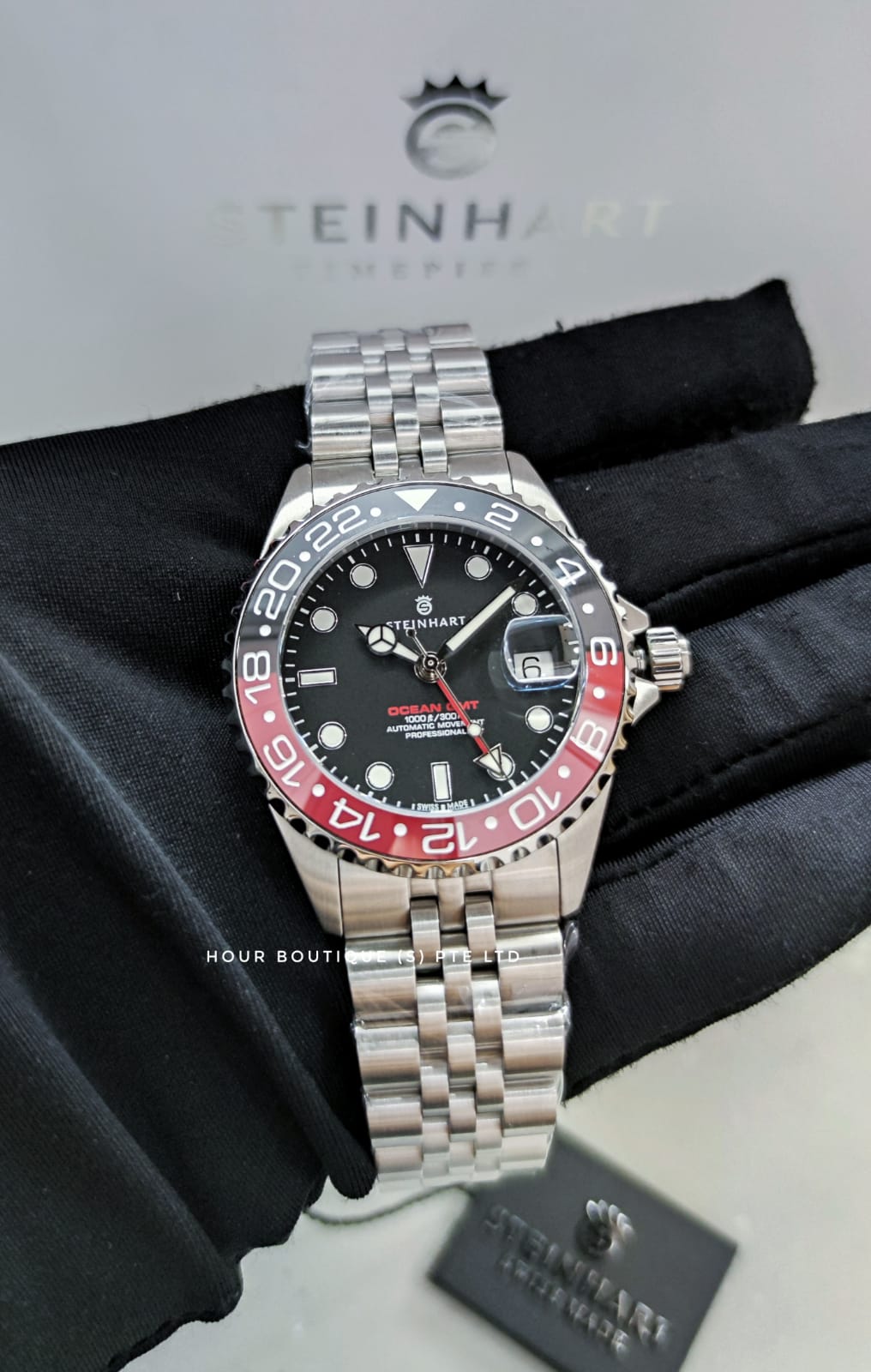 Steinhart Ocean 1 39 Black Red Bezel On Jubilee Bracelet Swiss Made GMT Divers